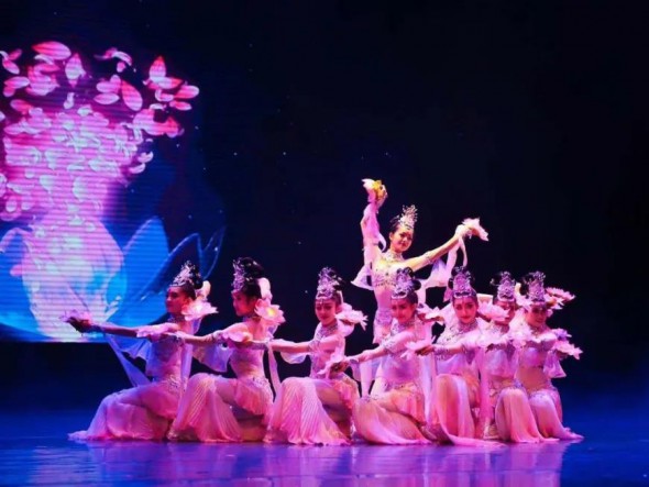 甘肅演藝集團歌舞劇院主題樂舞《相約千年》慰問醫護工作者演出拉開序幕