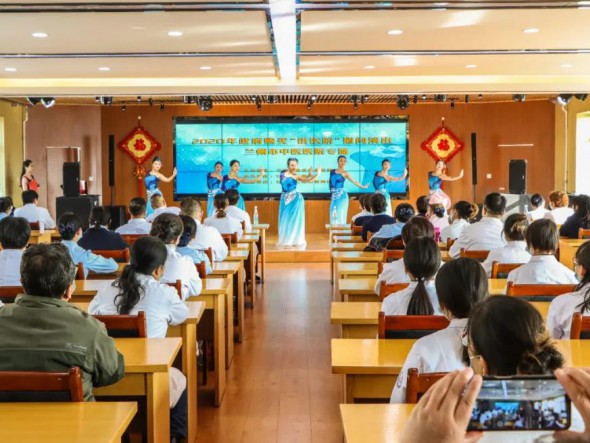 真情暖人心——甘肅演藝集團歌舞劇院慰問蘭州市中醫醫院醫護工作者文藝演出精彩呈現