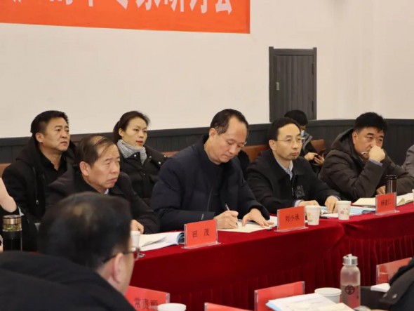 弘揚(yáng)新時(shí)代“愚公”精神—— 省文化和旅游廳、甘肅演藝集團(tuán)組織召開(kāi) 大型原創(chuàng)話劇《八步沙》劇本研討會(huì)