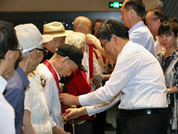 甘肅演藝集團黨委隆重召開“兩優一先”表彰大會