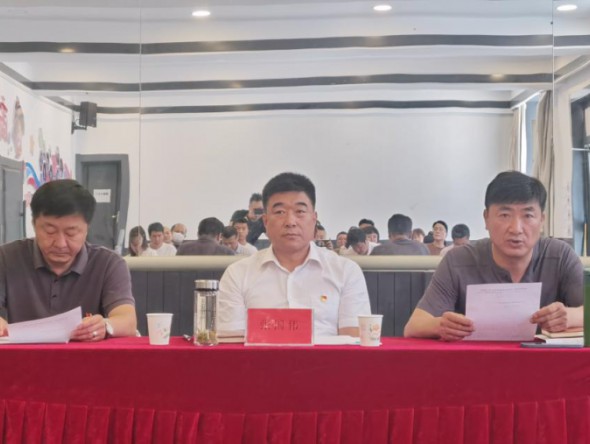 甘肅演藝集團黨委委員、副總經理張國偉講授專題黨課