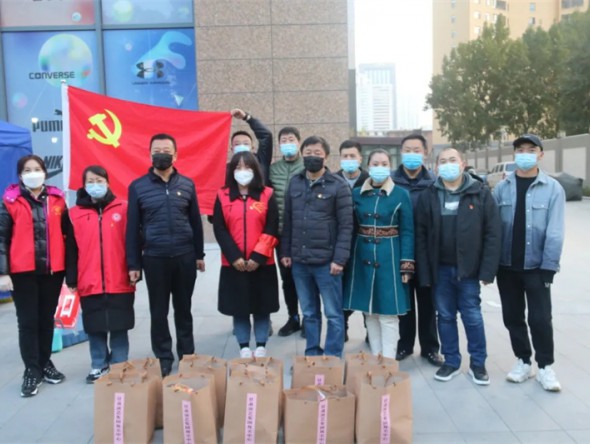 甘肅演藝集團舞美中心志愿者是戰(zhàn)疫一線一道美麗的風(fēng)景
