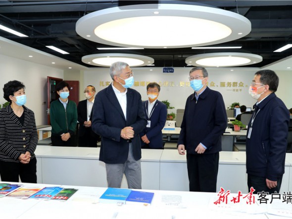 尹弘在宣傳文化單位調研時強調：不斷壯大主流輿論，推進文藝院團改革，為全省改革發展穩定凝聚強大精神力量