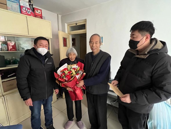 甘肅演藝集團(tuán)舞美中心黨支部 開展2023年春節(jié)前期走訪慰問 退休職工主題黨日活動