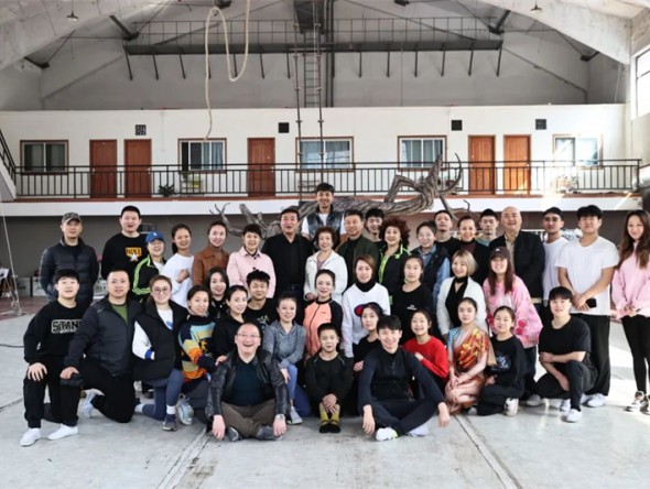 甘肅演藝集團領導赴敦煌藝術團為出征第十一屆全國雜技展演加油鼓勁