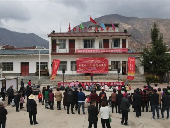 “三抓三促”行動(dòng)進(jìn)行時(shí)——甘肅演藝集團(tuán)敦煌藝術(shù)團(tuán)在隴南地區(qū)開展“我們的中國夢(mèng)”系列演出活動(dòng)