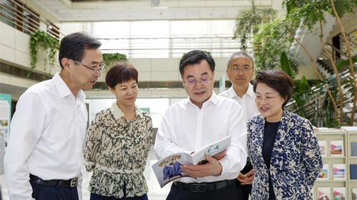 胡昌升在文化單位調研時強調：堅定文化自信自強擔負起新的文化使命 為建設中華民族現代文明作出甘肅貢獻