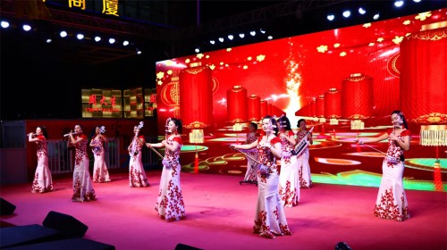 絲路長風三千里，花雨繽紛舞龍城。文藝助力“天水麻辣燙”惠民演出——《絲路花雨》實力寵粉
