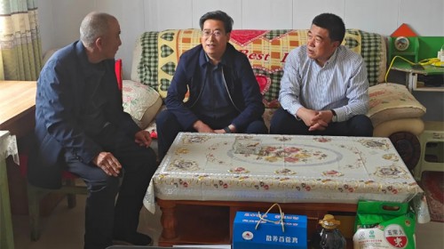 甘肅演藝集團(tuán)結(jié)對(duì)幫扶手拉手，關(guān)愛行動(dòng)顯真情