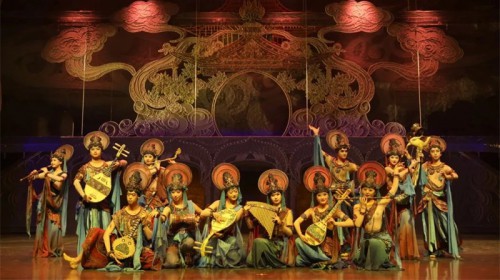 【演出盛況】中國經典舞劇《絲路花雨》首演火爆，紀念票、文創產品、讀者書籍同步亮相，今晚精彩繼續！